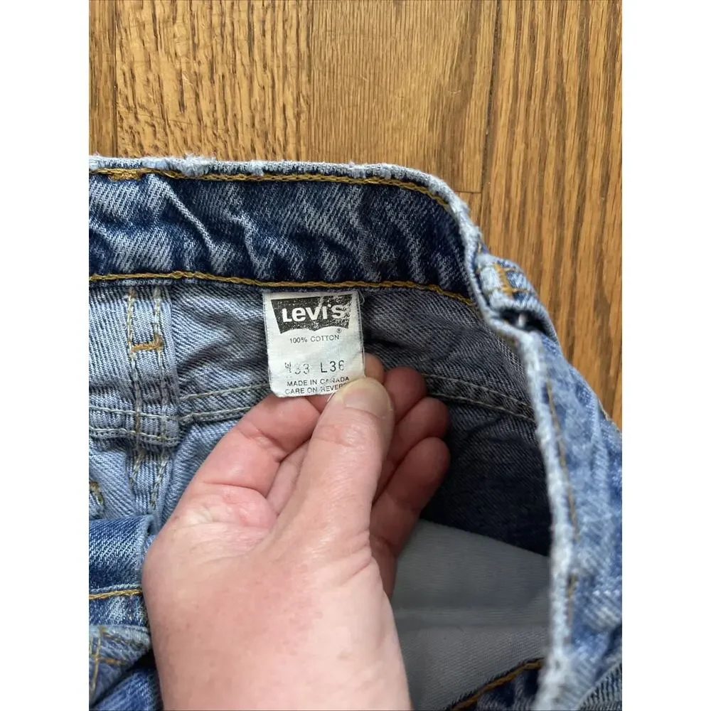 Vintage Levi’s 550 Jeans Relaxed Fit Men’s 32x36 Medium Wash Tapered Denim 1994